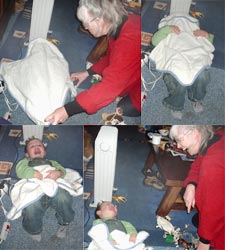 Oma stopt me toe op de kamervloer